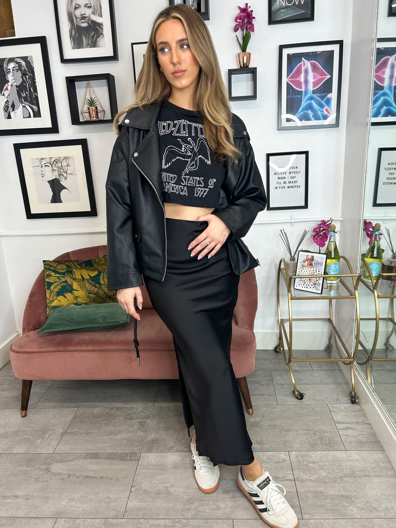 Stand out from the crowd in this beautiful skirt. Black satin material, with side zip and split. It's a show stopper for sure! Dress up or down to suit the occasion.