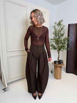 Lila Tailored Barrel Trousers - Brown