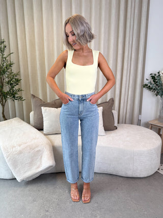 Keza Mom Jeans - Washed Denim