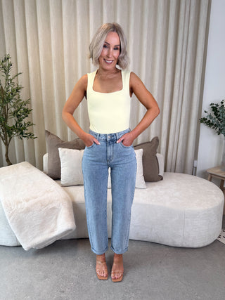 Keza Mom Jeans - Washed Denim