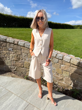Roxie Tailored Bermuda Belted Shorts - Beige
