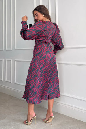 Add a bold print to your wardrobe with our beautiful Katie Sweetheart Long Sleeve Midi Dress. Featuring a sweetheart neckline, long sleeves, cinched in waist and a side slit. Pair with heels for a night out and boots for a casual event.