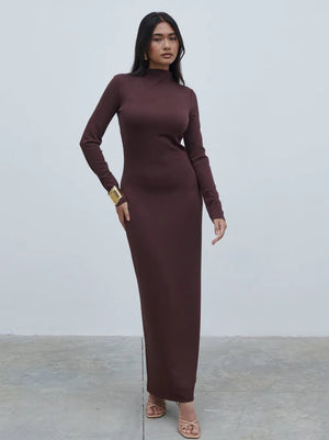Premium jersey fabric

High neckline

Fitted silhouette

Long fitted sleeves

Maxi length
