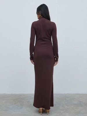 Premium jersey fabric

High neckline

Fitted silhouette

Long fitted sleeves

Maxi length

