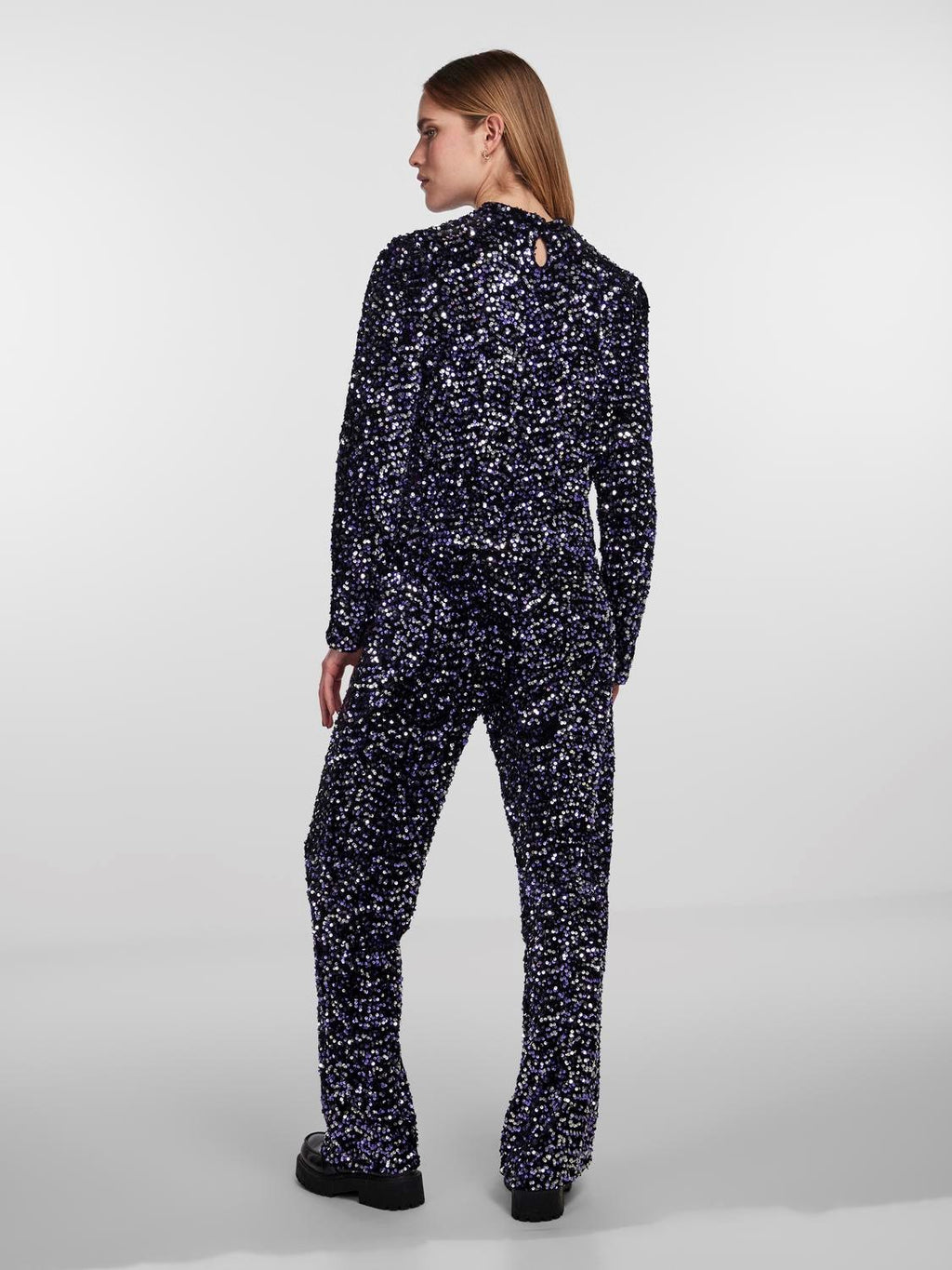 - Stand away collar  - Keyhole back fastening  - Long sleeves  - All-over sequin detail  - Slim fit - Colour: Black/Purple