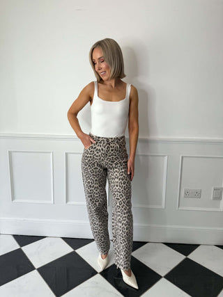 Lila Barrel Leg Jeans - Leopard