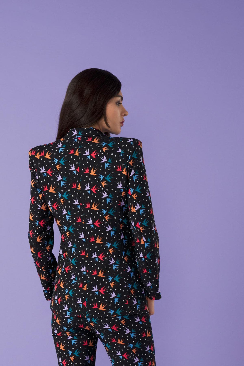 This stunning fitted tailored blazer is a showstopper, paired with matching flared trousers.   With shoulder pads and double breast.   Model wears S. 