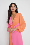 - Contrast colors - Internal Knot - Front Slit Detail - Elastic in Sleeve Head