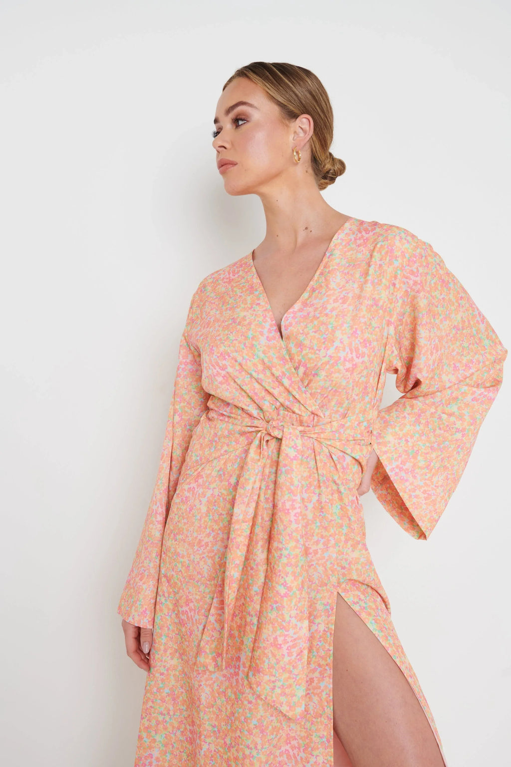 •Crepe de chine 100% Polyester •Full body lining •V-neckline •High side split at RHS •Self tie thick sash belt •Scrunch waist elastic detailing at bac