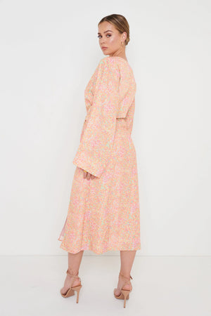 •Crepe de chine 100% Polyester •Full body lining •V-neckline •High side split at RHS •Self tie thick sash belt •Scrunch waist elastic detailing at bac