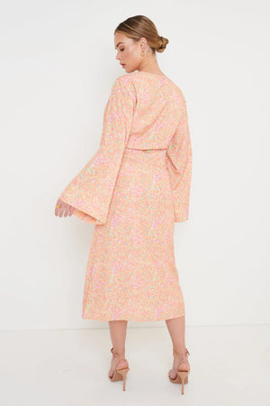 •Crepe de chine 100% Polyester •Full body lining •V-neckline •High side split at RHS •Self tie thick sash belt •Scrunch waist elastic detailing at bac
