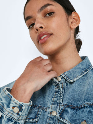 Noisy May Long denim shirt jacket - Non-stretchy cotton material  - Oversize fit  - Pointed collar  - Long sleeved  - Dropped shoulders  - Button fastenings through front  - Front flap pockets with button fastening  - Curved hemline with raw edges  - Button fastening at cuffs