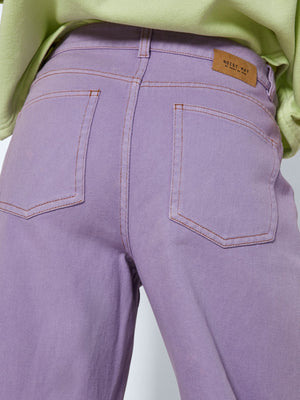 Noisy May Amanda cropped Coloured jeans - Chalk Violet  - Normal waisted  - Straight wide leg  - Regular fit  - Belt loops at waist  - Zipper and single button fastening at front  - Five pockets  - Non-stretchy cotton material