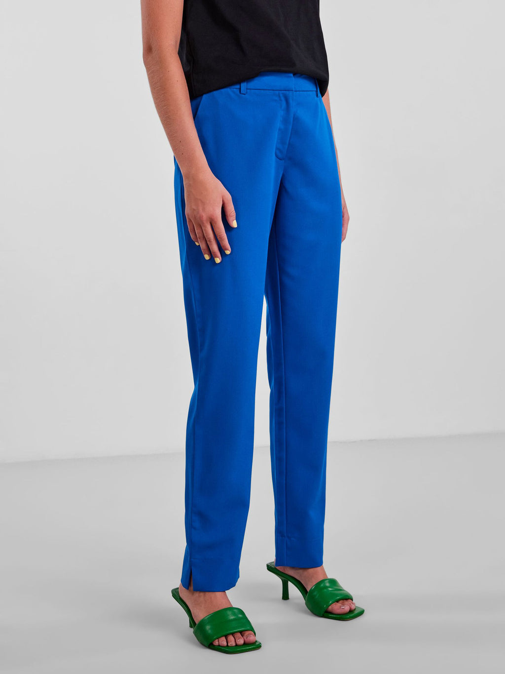- Mid-waist  - Belt loops  - Concealed zip fly with button fastening  - Side seam pockets  - Welted back pocket detail  - Cropped length  - Tapered fit