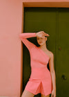 High-waist skort with a pleated detail on the front. Invisible side zip fastening.