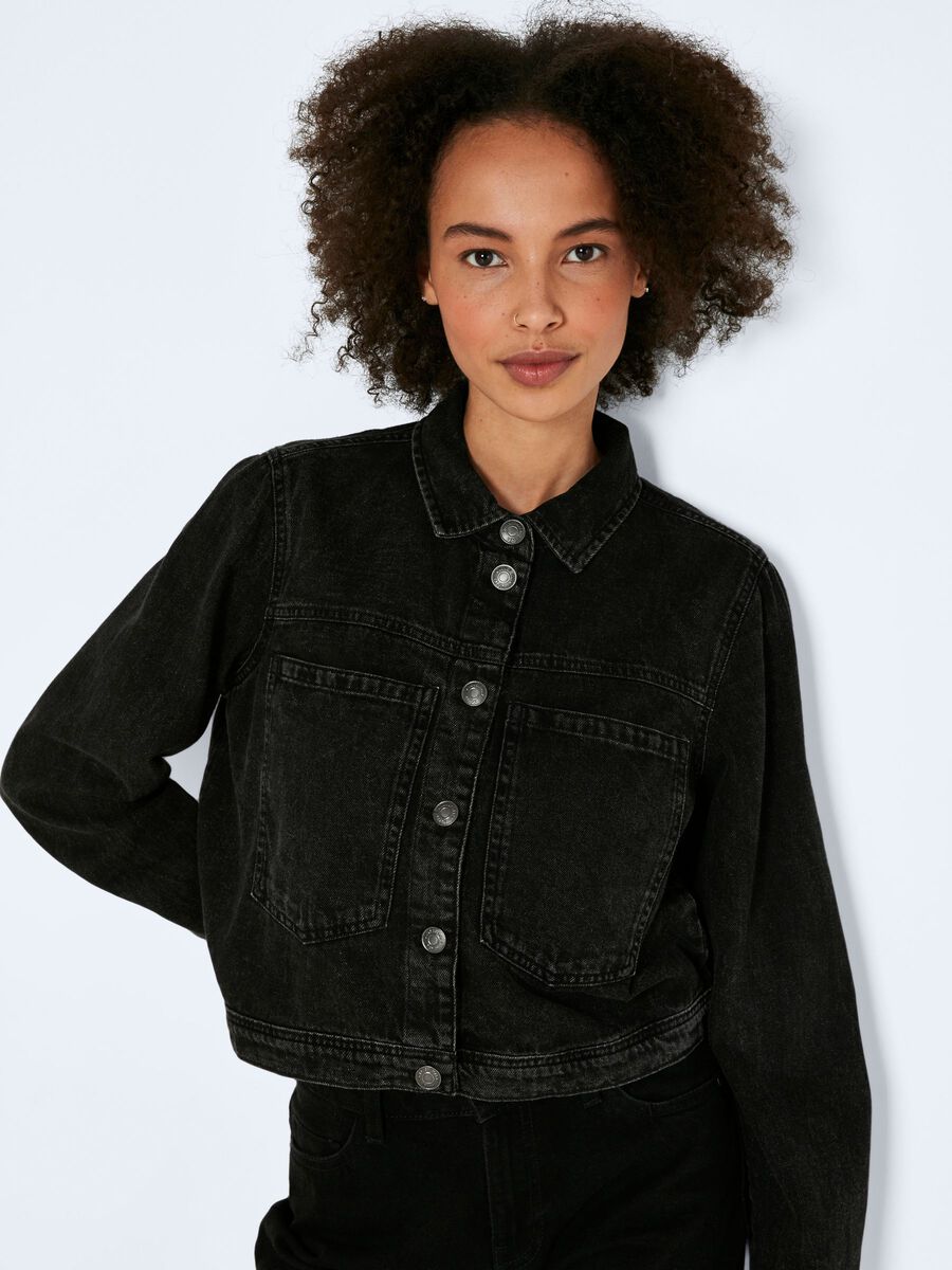 Noisy May Short denim jacket - Pointed collar - Long sleeved - Button fastenings through front - Front patch pockets - Button fastening at cuffs - Partially elasticated at the waist - features faint smiley emoji print on back - Lightweight, non-stretchy fabric - Made with cotton - Regular fit .